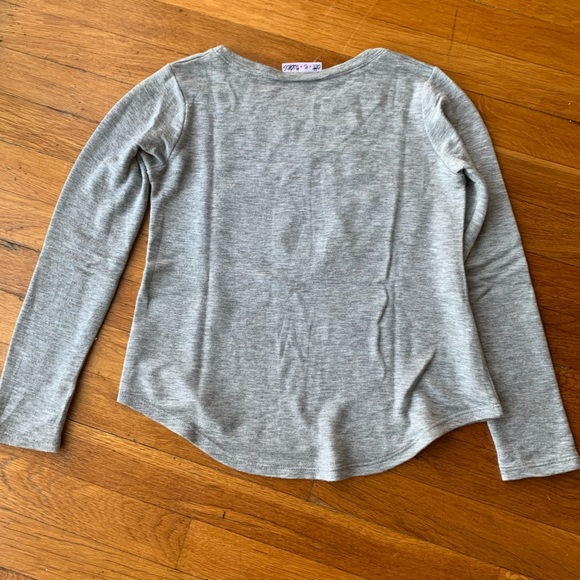 Att•e•tudes grey long sleeve Lips Tee - Picture 3 of 3